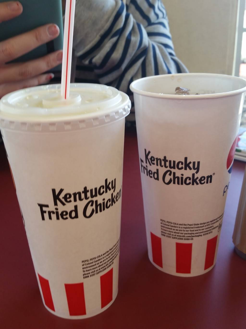 KFC | meal takeaway | 2005 S Main St, Farmville, VA 23901, USA | 4343925656 OR +1 434-392-5656