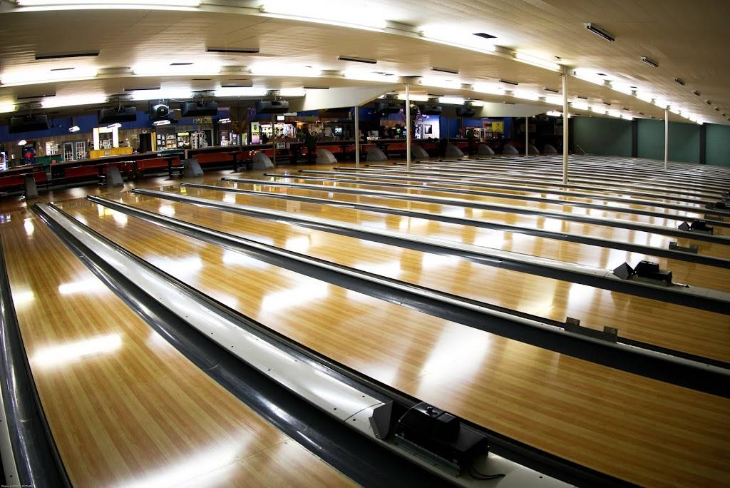 Town & Country Lanes | restaurant | 3500 River Rd N, Keizer, OR 97303, USA | 5033902221 OR +1 503-390-2221