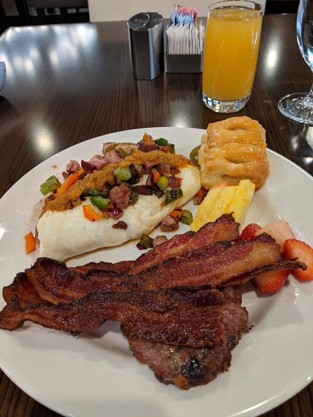 Trade Restaurant and Bar | restaurant | 132 E Trade St, Charlotte, NC 28202, USA | 7043770400 OR +1 704-377-0400