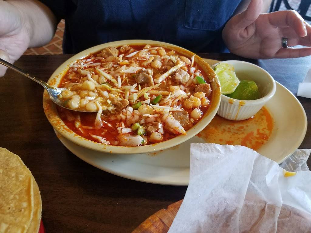 El Tequila | restaurant | 7666-7614 Marbach Rd, San Antonio, TX 78227, USA | 2106735700 OR +1 210-673-5700