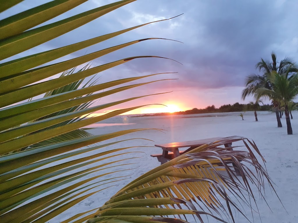 Deckside cafe and tiki bar | restaurant | 6200 Estero Blvd, Fort Myers Beach, FL 33931, USA | 2394633131 OR +1 239-463-3131