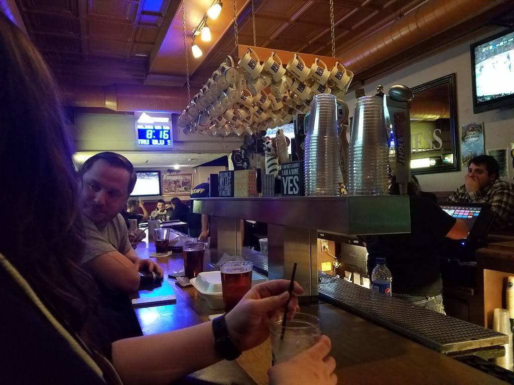 Sidelines Bar & Grill | restaurant | 621 Evergreen Rd, Pittsburgh, PA 15209, USA | 4128214492 OR +1 412-821-4492