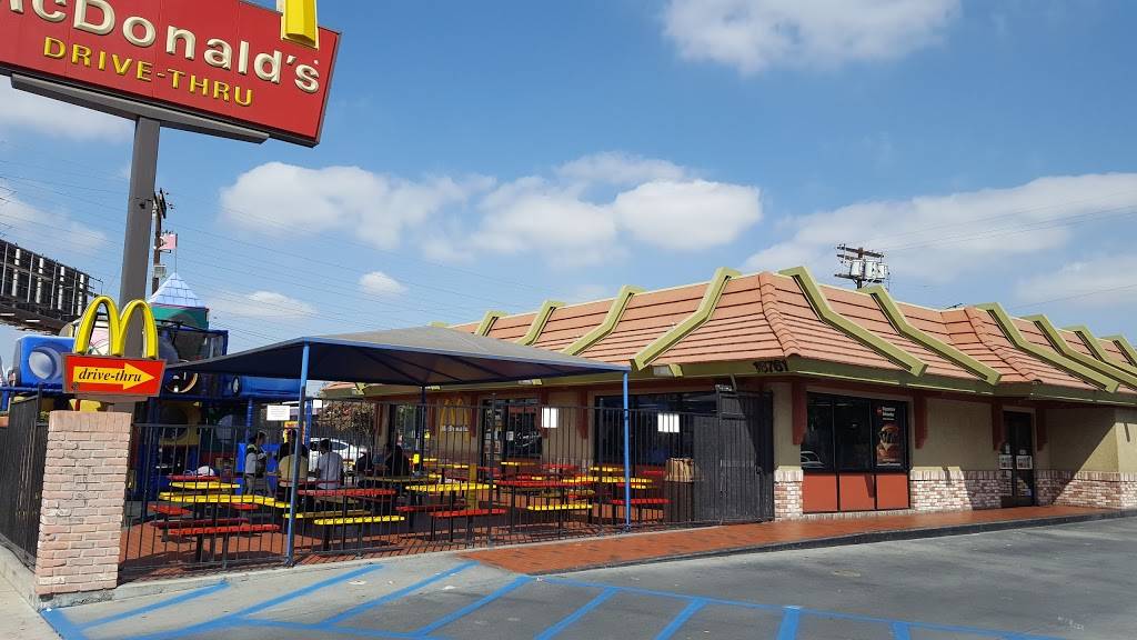 McDonalds | cafe | 18761 Sherman Way, Reseda, CA 91335, USA | 8188818385 OR +1 818-881-8385
