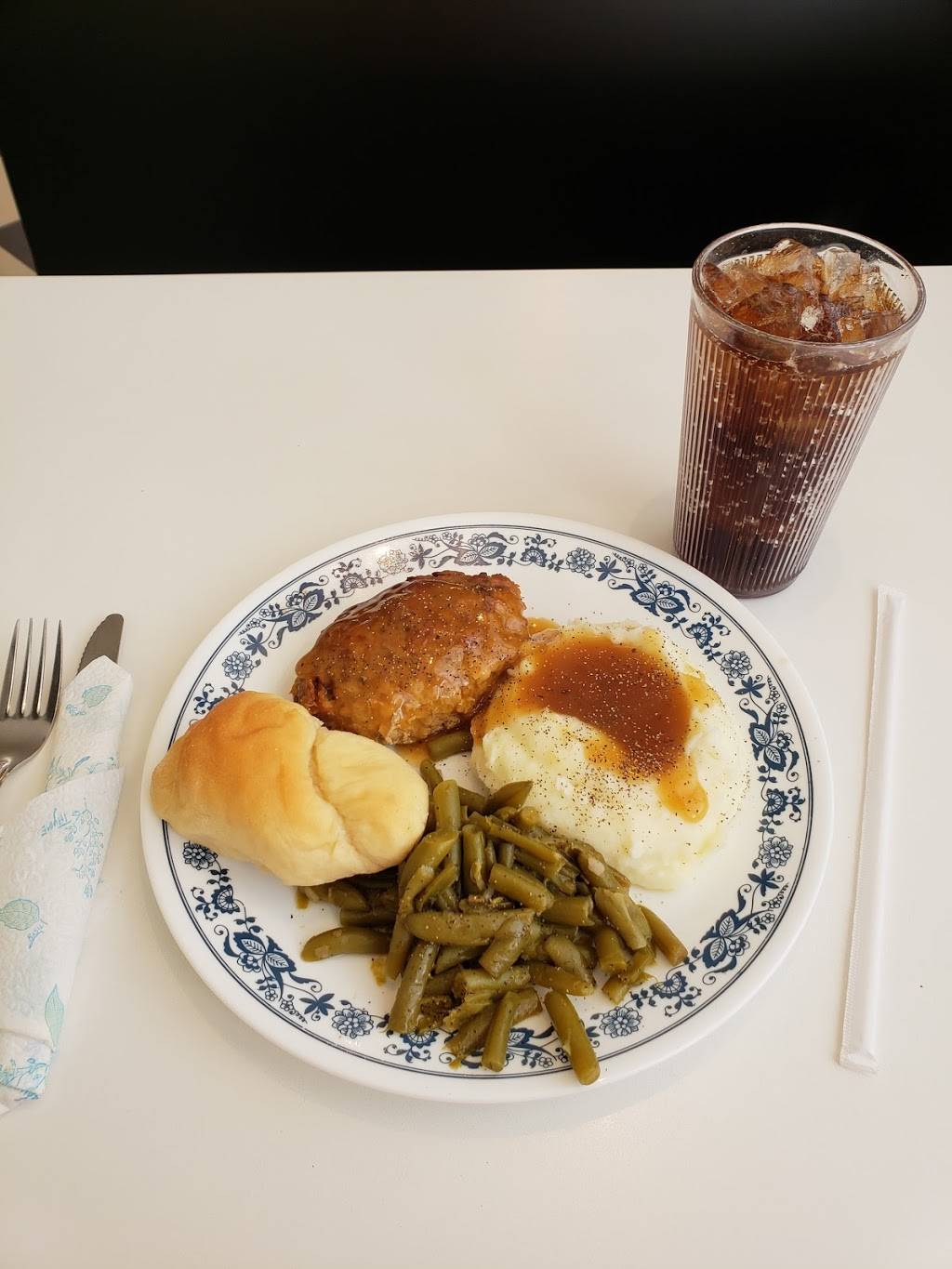 Snikkers & Peanuts | restaurant | 101 N Main St, Batesville, IN 47006, USA | 8129342201 OR +1 812-934-2201