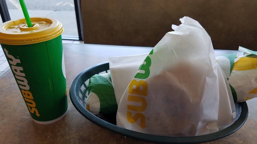Subway | restaurant | 232 S Dirksen Pkwy, Springfield, IL 62703, USA | 2177899121 OR +1 217-789-9121
