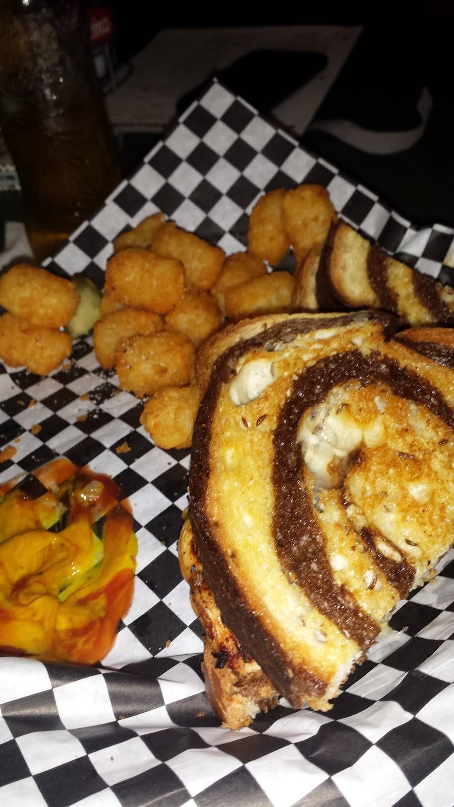 Bench Warmers Sports Grill | restaurant | 1375 Rock Quarry Rd, Stockbridge, GA 30281, USA | 6785657034 OR +1 678-565-7034