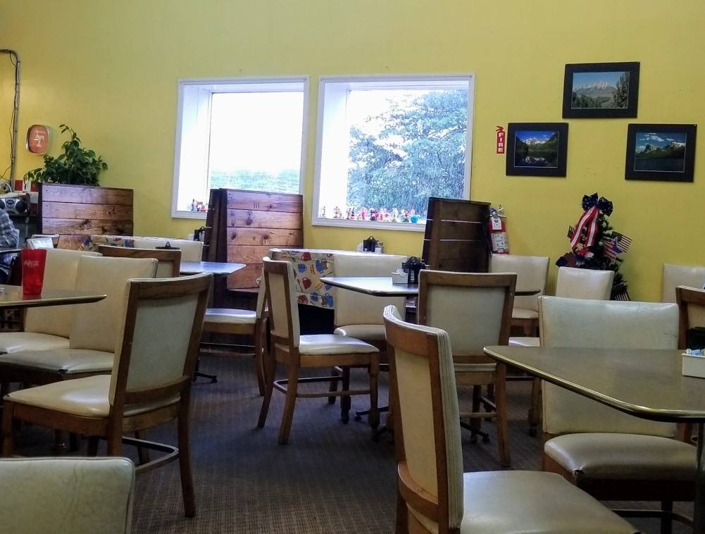 Charlottes Family Restaurant | restaurant | 6057 W Andrew Johnson Hwy, Talbott, TN 37877, USA | 4235816974 OR +1 423-581-6974