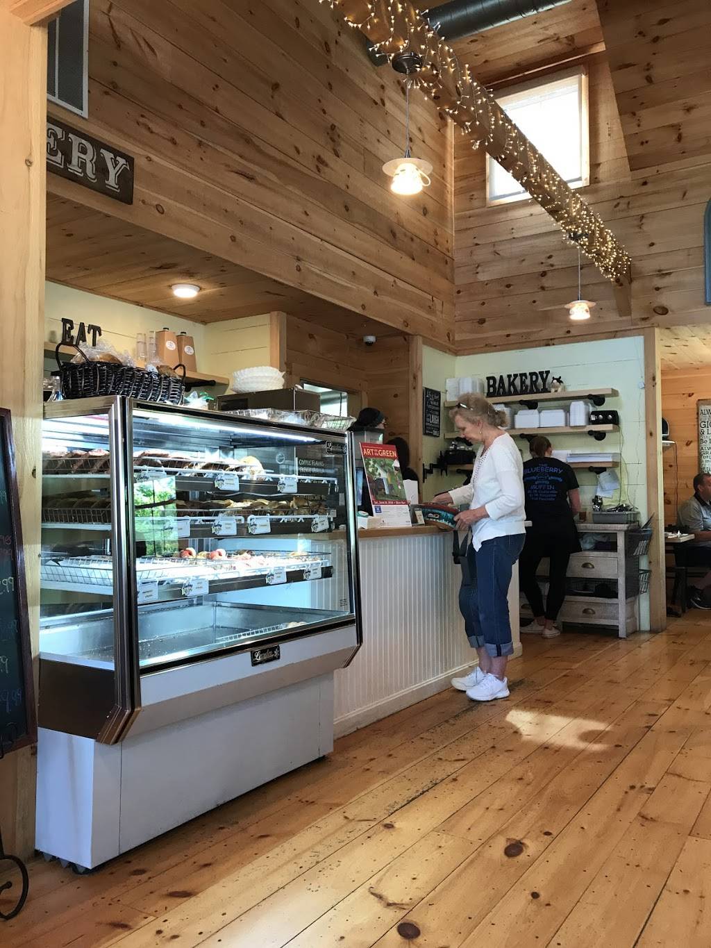 The Blueberry Muffin | restaurant | 12 Village Green S, Plymouth, MA 02360, USA | 5089274566 OR +1 508-927-4566