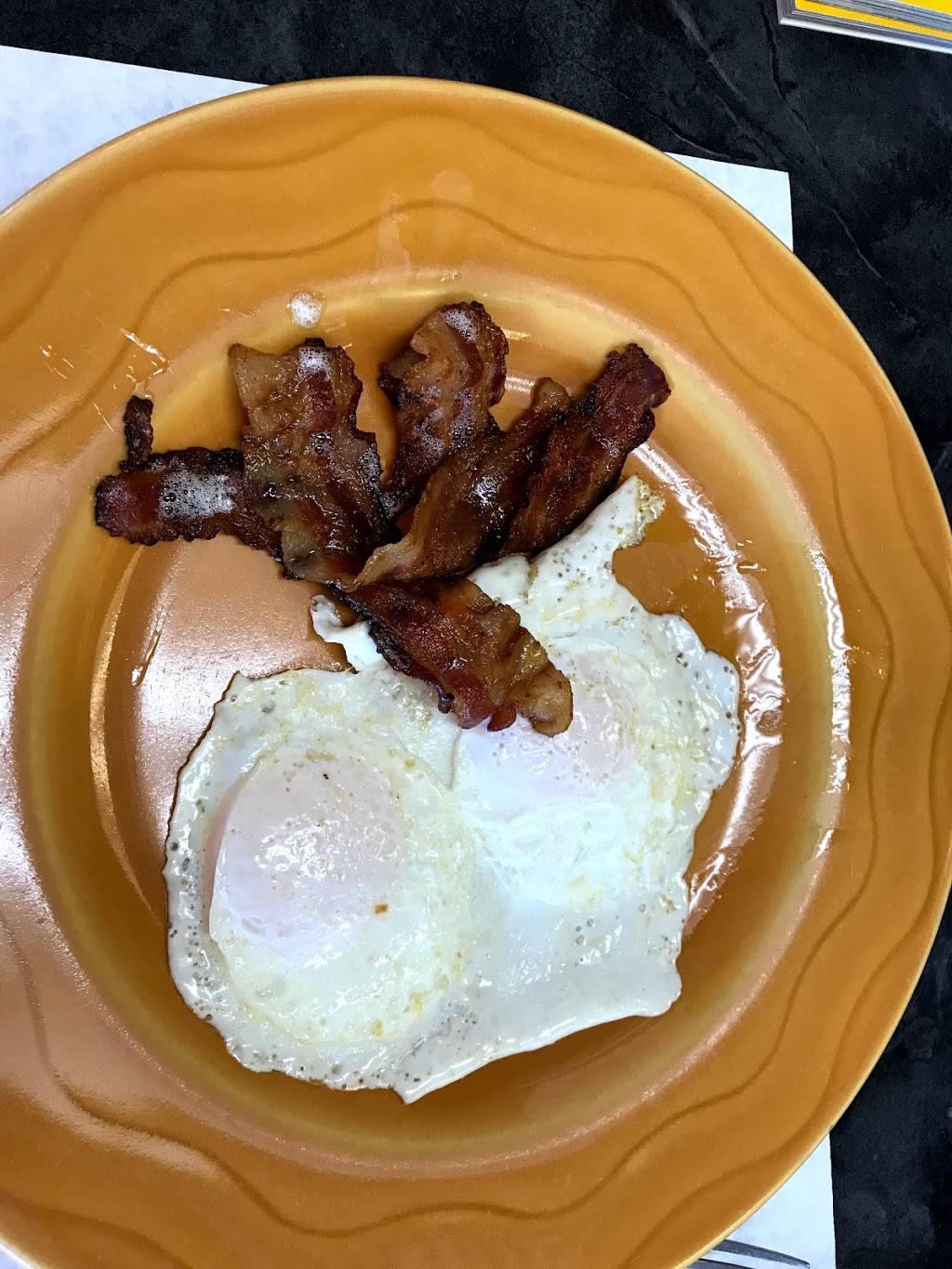 County Line Cafe | restaurant | 120 Commercial Way, Spring Hill, FL 34606, USA | 3526888899 OR +1 352-688-8899