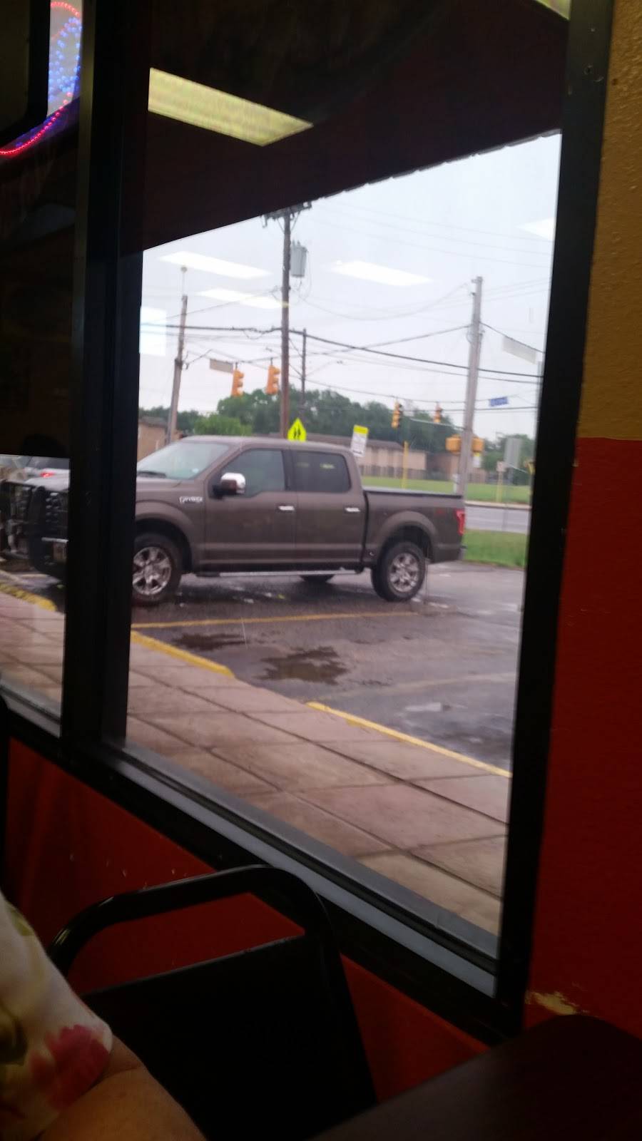 El Bracero Mexican Restaurant | restaurant | 3939 E Southcross, San Antonio, TX 78222, USA | 2103371686 OR +1 210-337-1686