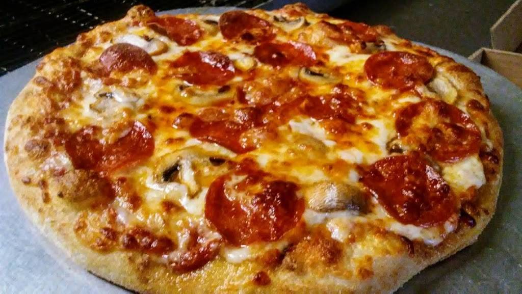 Pizza Fan | meal takeaway | 3830 W 140th St, Cleveland, OH 44111, USA | 2165631699 OR +1 216-563-1699