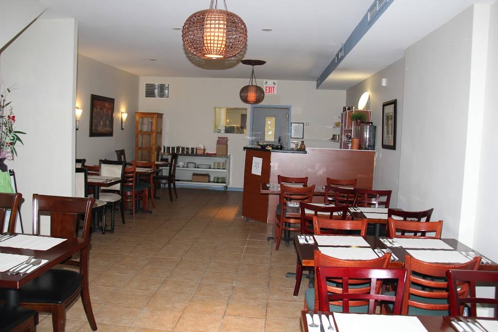 Roti Palace Of India | restaurant | 3321 Bloor St W, Etobicoke, ON M8X 1E7, Canada | 4162332217 OR +1 416-233-2217