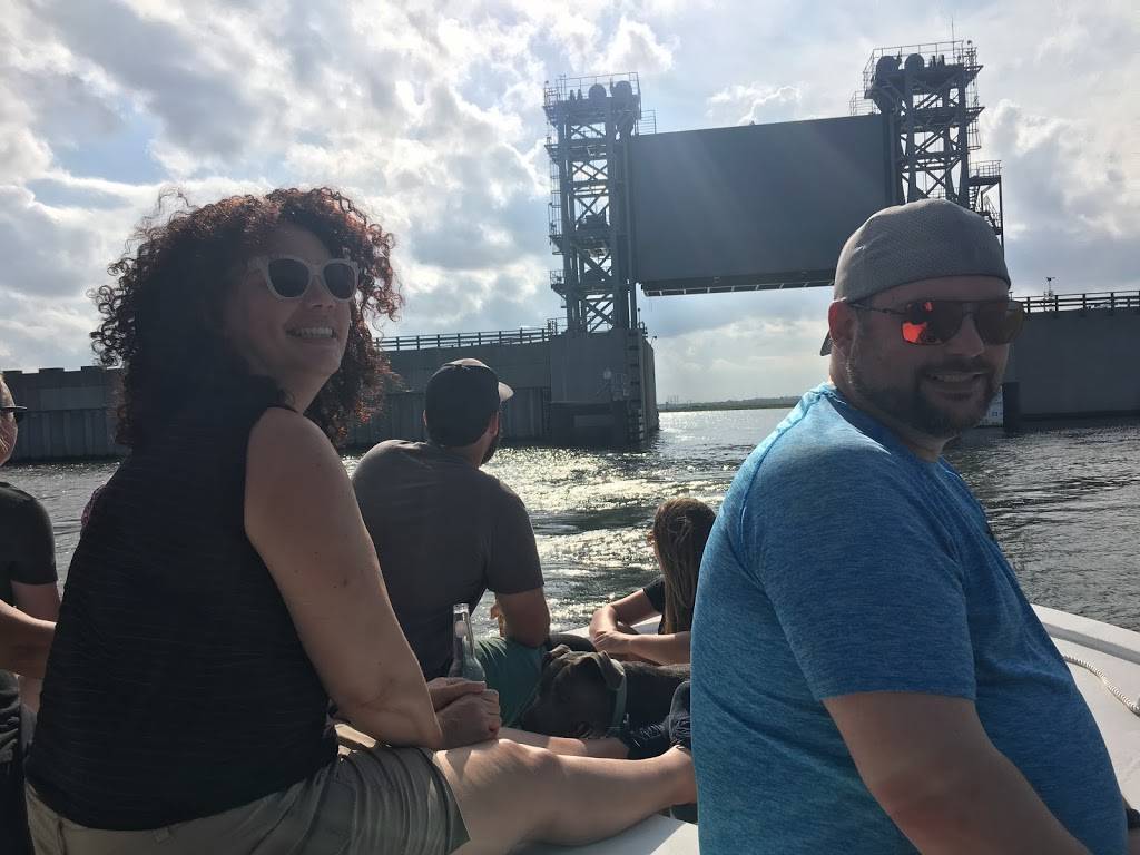 Captain dREs Crabbin Experience | restaurant | 2471 Paris Rd, New Orleans, LA 70129, USA | 5043399072 OR +1 504-339-9072