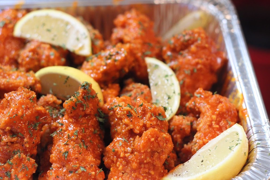 Bjs Baywatch Seafood & More | restaurant | 921 W Commerce St, Dallas, TX 75208, USA | 2143936159 OR +1 214-393-6159