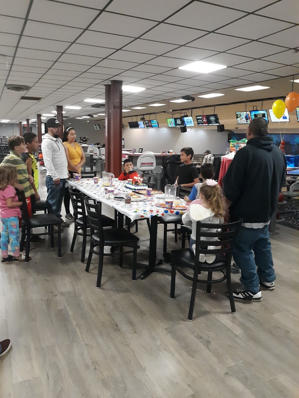 Maple City Bowl | restaurant | 1300 W Pike St, Goshen, IN 46526, USA | 5745338564 OR +1 574-533-8564