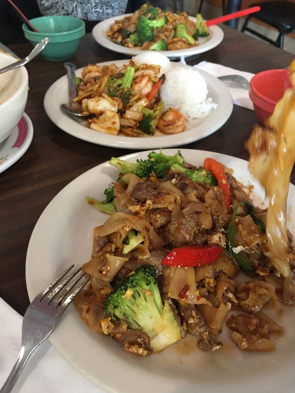 Lucky House Thai Cuisine | restaurant | 2140 University Ave, Berkeley, CA 94704, USA | 5108418900 OR +1 510-841-8900