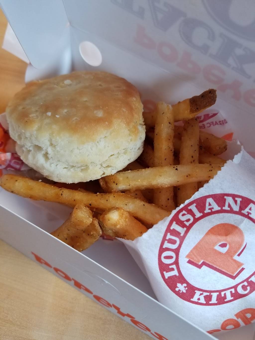 Popeyes Louisiana Kitchen | restaurant | 2201 E Hillsborough Ave, Tampa, FL 33610, USA | 8132391922 OR +1 813-239-1922