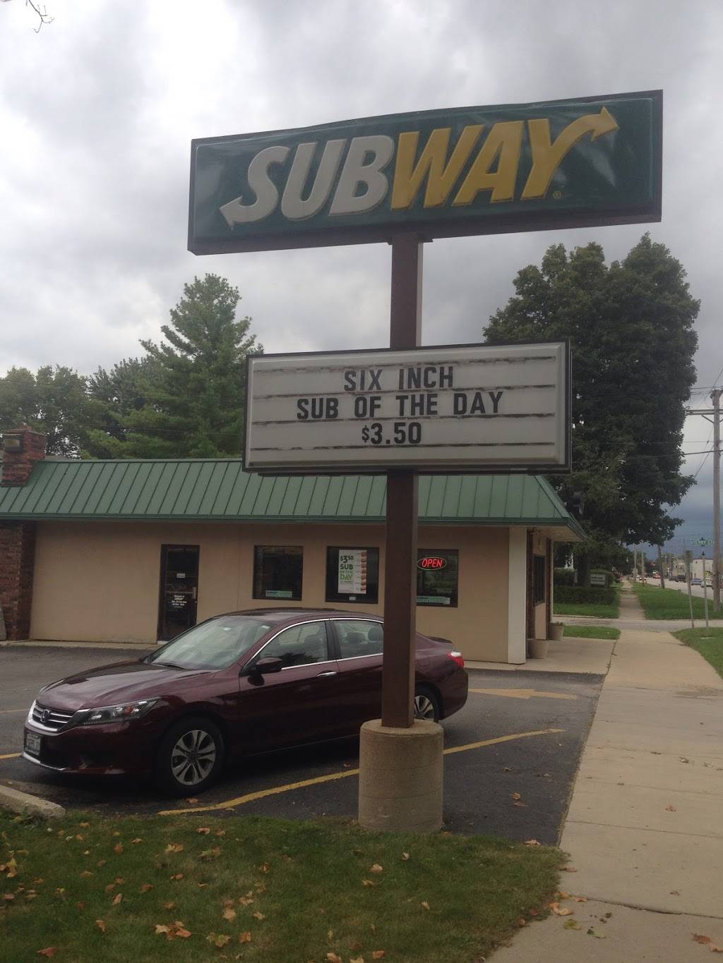 Subway | restaurant | 400 E Church St, Sandwich, IL 60548, USA | 8157862940 OR +1 815-786-2940