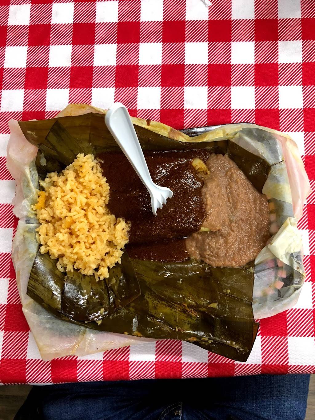 Yvolinas Tamales | restaurant | 814 W 18th St, Chicago, IL 60608, USA | 3127313167 OR +1 312-731-3167