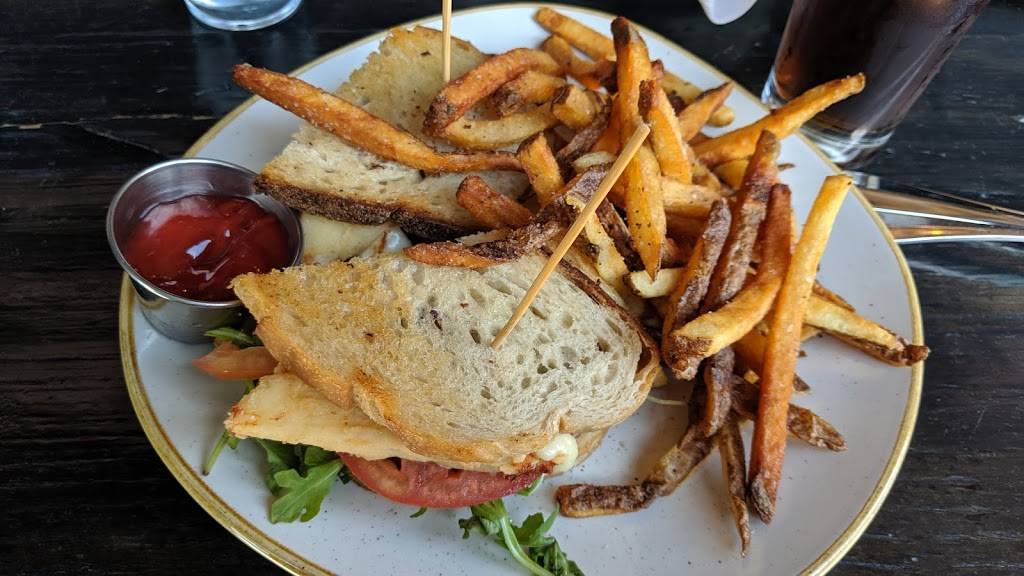 The Playwright Bar | restaurant | 658 E Broadway, South Boston, MA 02127, USA | 6172692537 OR +1 617-269-2537