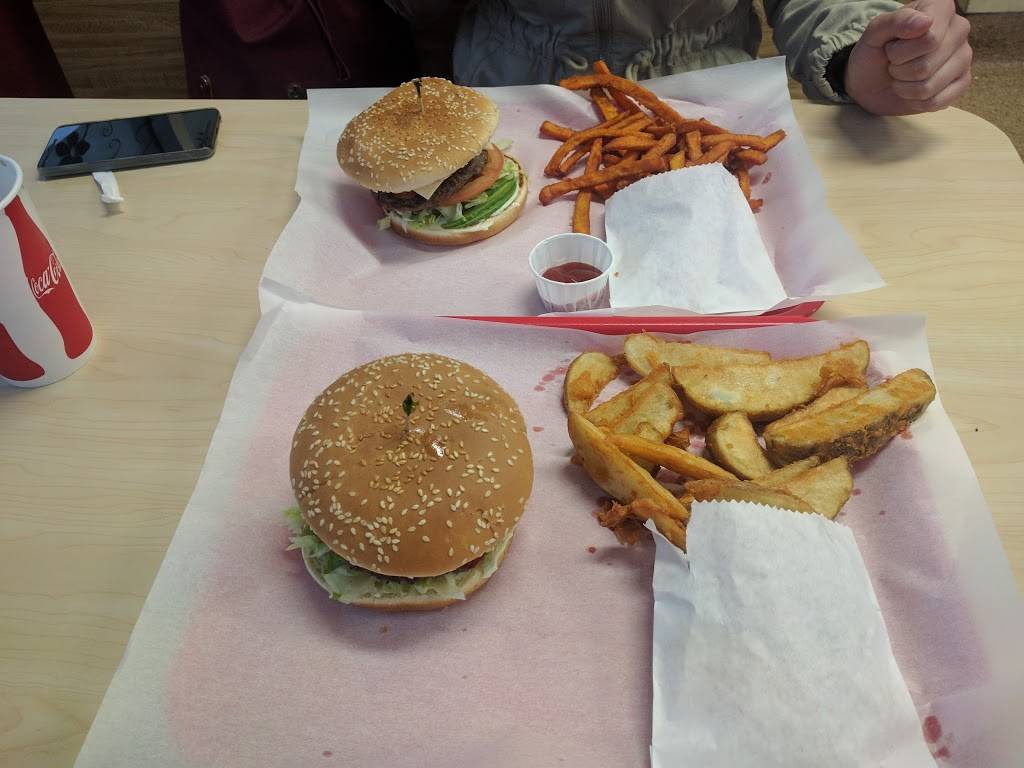 Classic 101 Burgers & Shakes | restaurant | 575 Ralston Ave, Belmont, CA 94002, USA | 6505920505 OR +1 650-592-0505