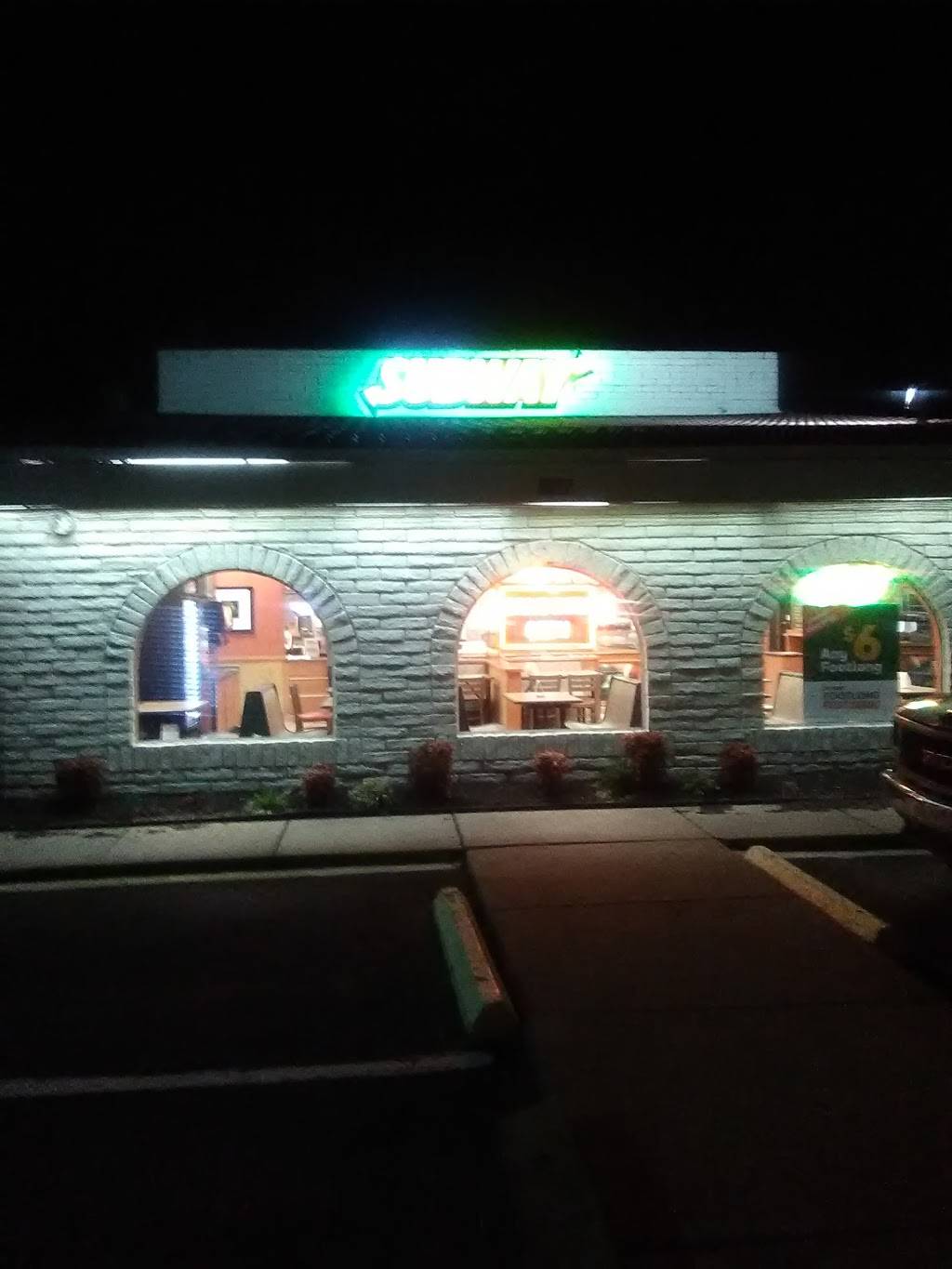 Subway | restaurant | 1807 E Pembroke Ave, Hampton, VA 23663, USA | 7577229513 OR +1 757-722-9513