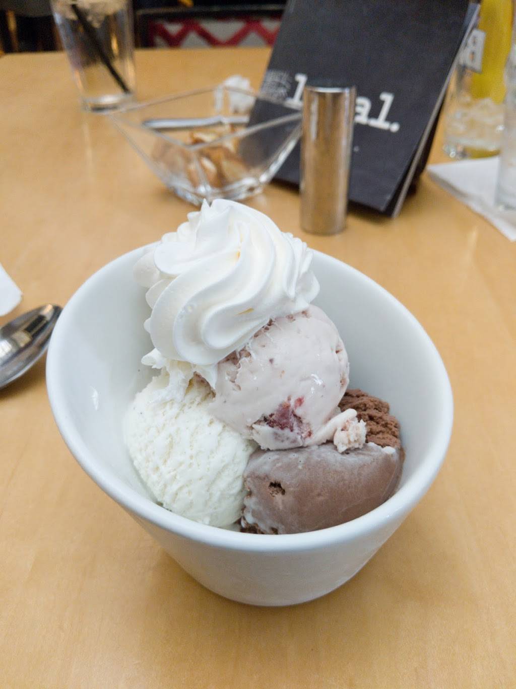 Local Restaurant and Bar | restaurant | 201 N 17th St, Philadelphia, PA 19103, USA | 2154482000 OR +1 215-448-2000