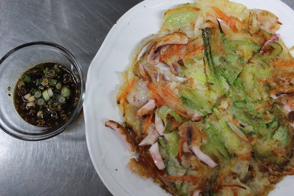 Momoyaki | restaurant | 1624 SW 13th St, Gainesville, FL 32608, USA | 3523843733 OR +1 352-384-3733