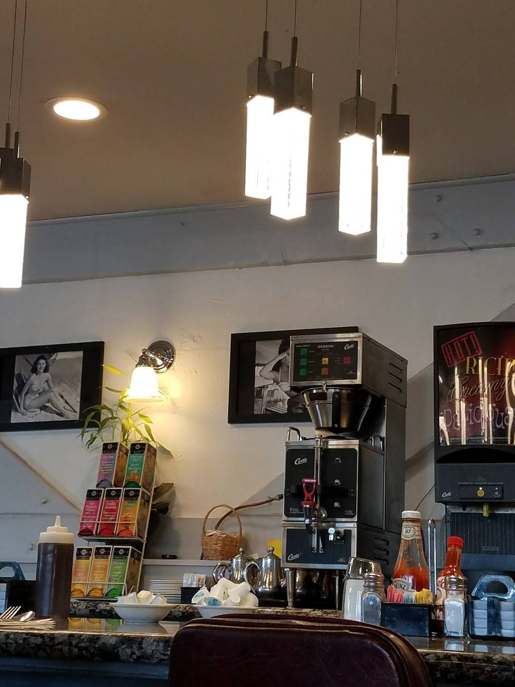 The Omelette House | restaurant | 66 El Camino Real, San Carlos, CA 94070, USA | 6505934773 OR +1 650-593-4773