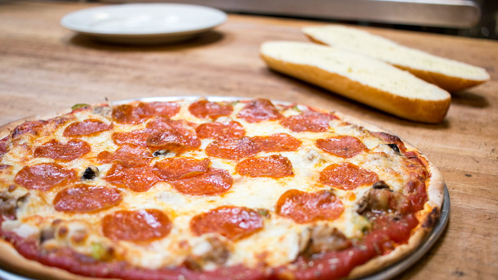 Sams Pizza | restaurant | 441 S Gilbert St, Iowa City, IA 52240, USA | 3193378200 OR +1 319-337-8200