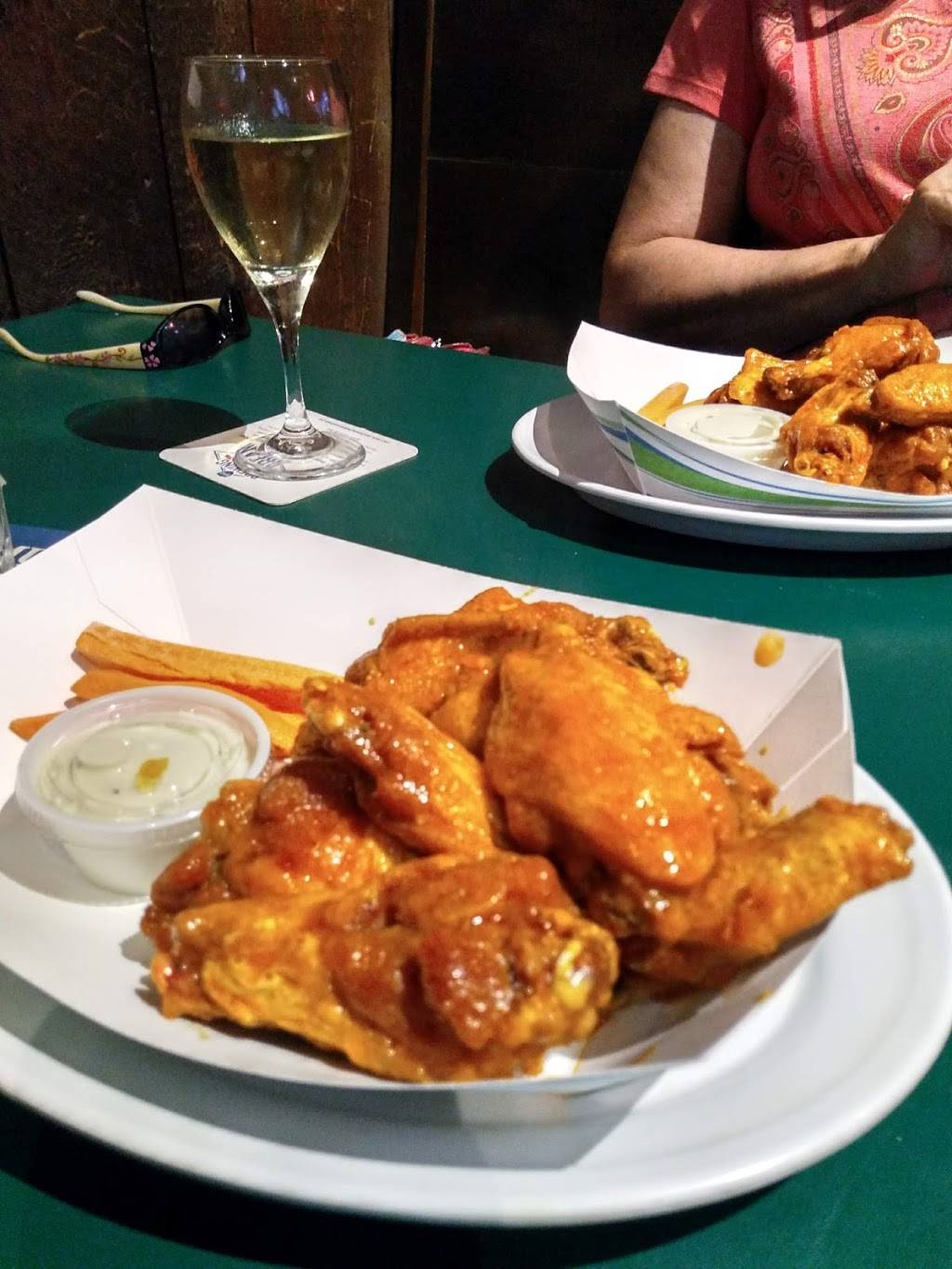 Bogies Bar | restaurant | 4414 Bailey Ave, Buffalo, NY 14226, USA | 7168341254 OR +1 716-834-1254