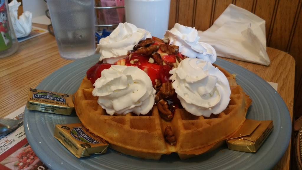 Superior Family Restaurant Dinos | restaurant | 1210 Superior Ave, Tomah, WI 54660, USA | 6083726055 OR +1 608-372-6055