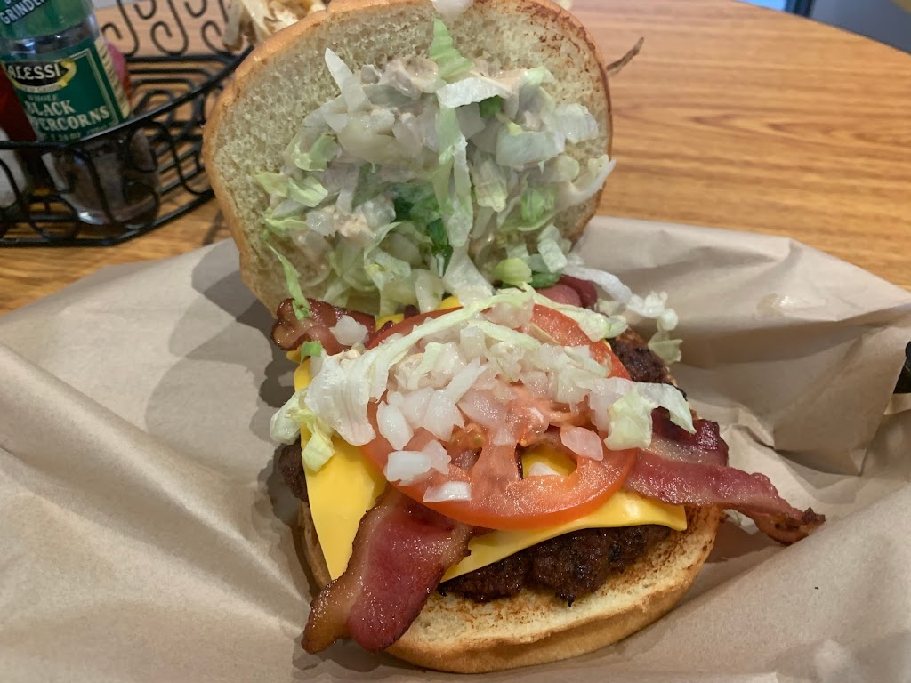 Bobby Yanks Burgers | restaurant | 11121 Health Park Blvd Suite 300, Naples, FL 34110, USA | 2393258654 OR +1 239-325-8654