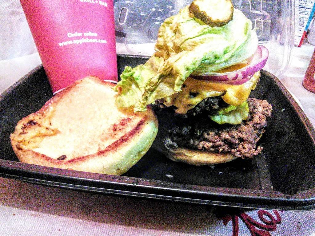 Applebees Grill + Bar | restaurant | 161-21 Jamaica Ave, Jamaica, NY 11433, USA | 3475710921 OR +1 347-571-0921