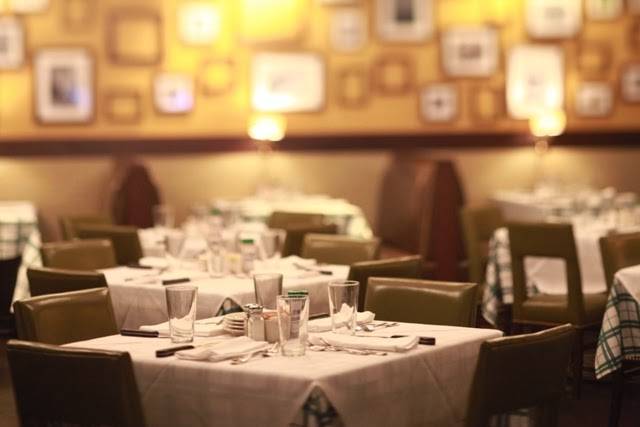 Hugos Frog Bar & Chop House | restaurant | 3000 S River Rd, Des Plaines, IL 60018, USA | 8477685200 OR +1 847-768-5200