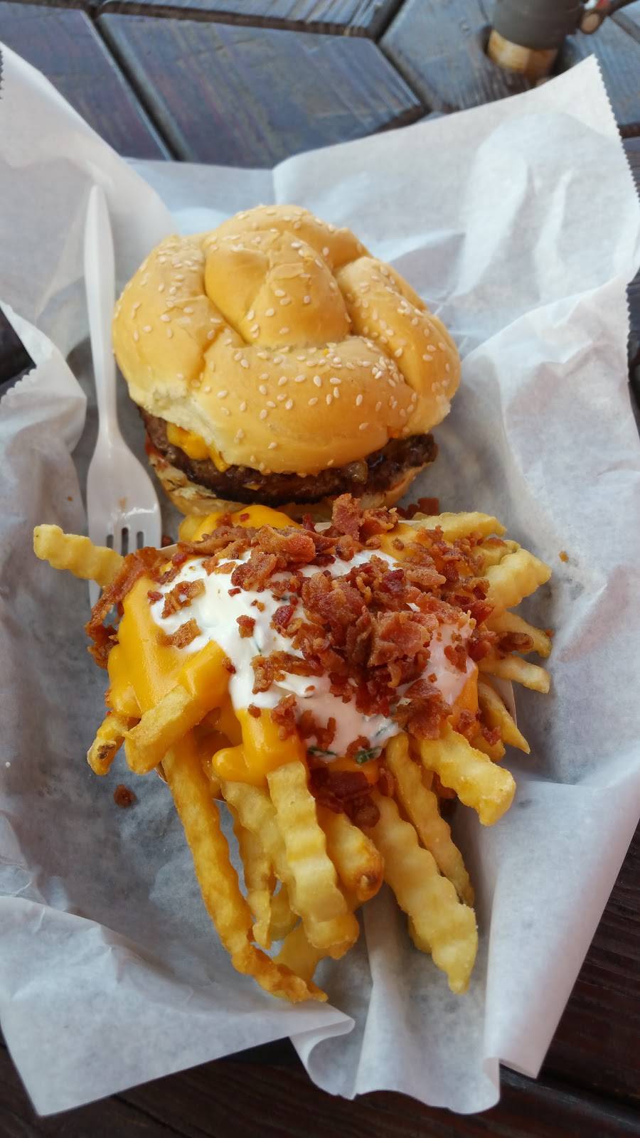 Paradise Pup | restaurant | 1724 S River Rd, Des Plaines, IL 60018, USA | 8476998590 OR +1 847-699-8590