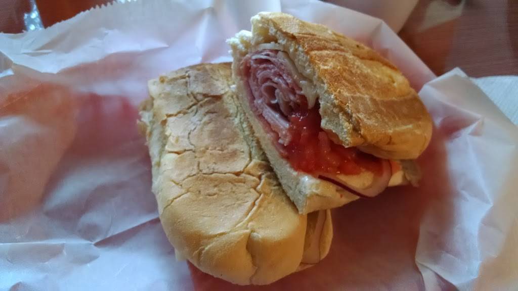 Maximillians Cafe | restaurant | 1695 10th St, Sarasota, FL 34236, USA | 9413300245 OR +1 941-330-0245