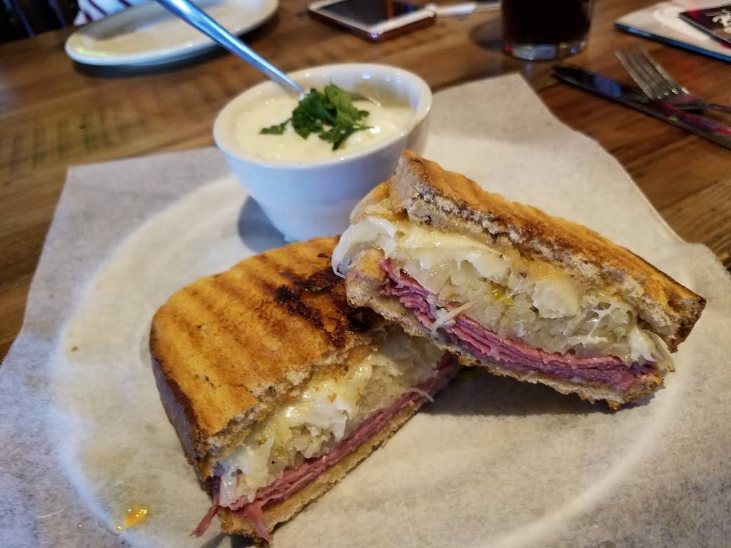 Freetail Brewing Co. | restaurant | 4035 N Loop 1604 E, San Antonio, TX 78257, USA | 2103954974 OR +1 210-395-4974