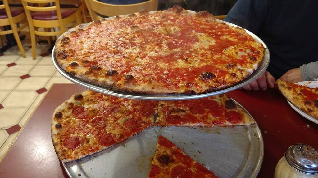 Johnnys Pizzeria | restaurant | 30 W Lincoln Ave, Mt Vernon, NY 10550, USA | 9146681957 OR +1 914-668-1957