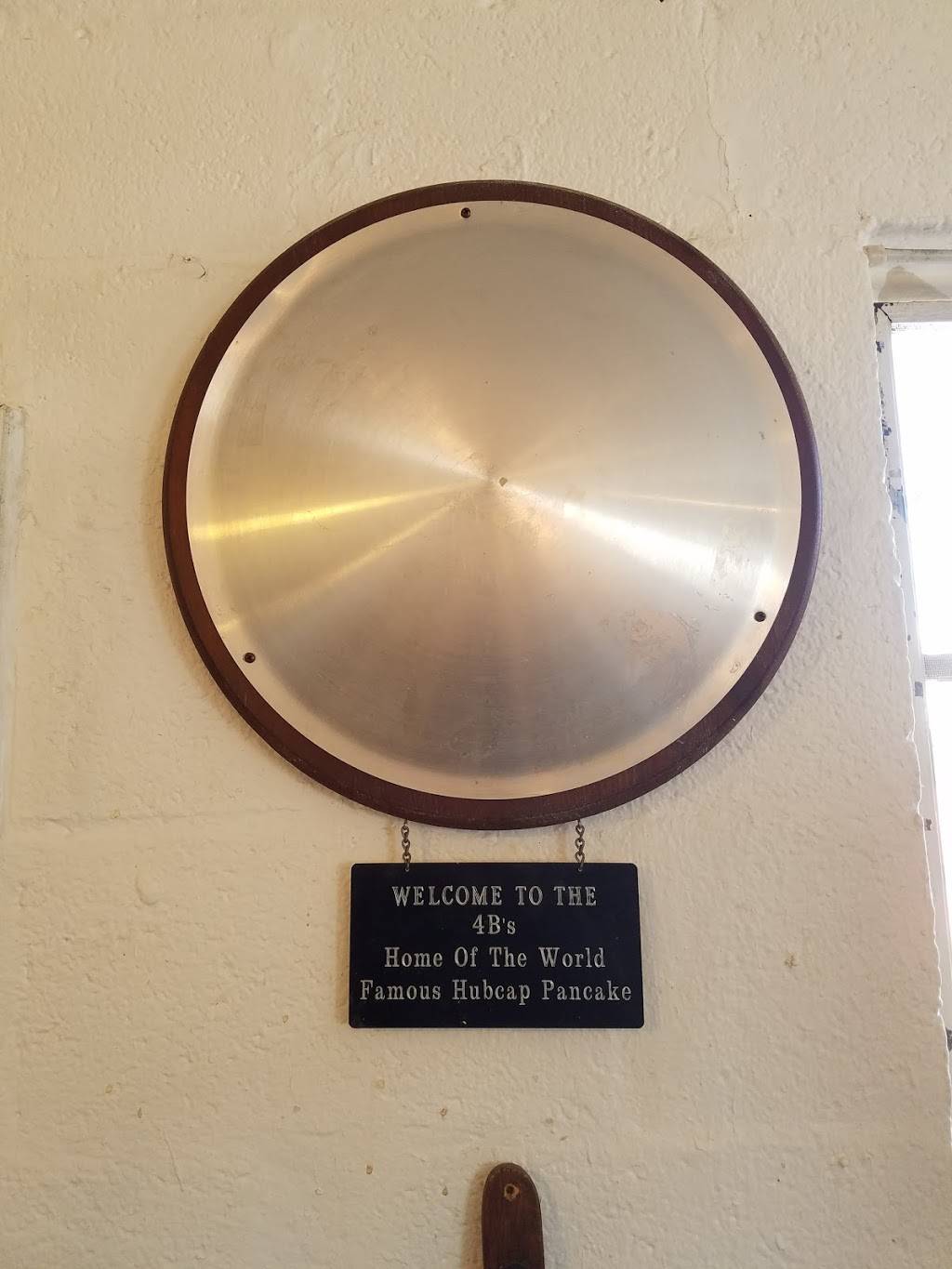 Four Bees Cafe | restaurant | 34490 Old Black Canyon Hwy, Black Canyon City, AZ 85324, USA | 6233745736 OR +1 623-374-5736