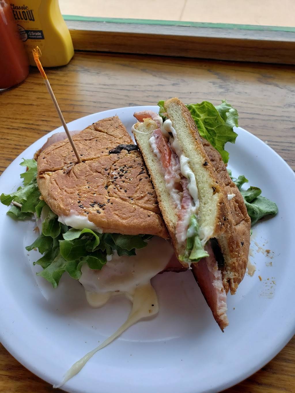 Russell Street Deli | restaurant | 2465 Russell St, Detroit, MI 48207, USA | 3135672900 OR +1 313-567-2900