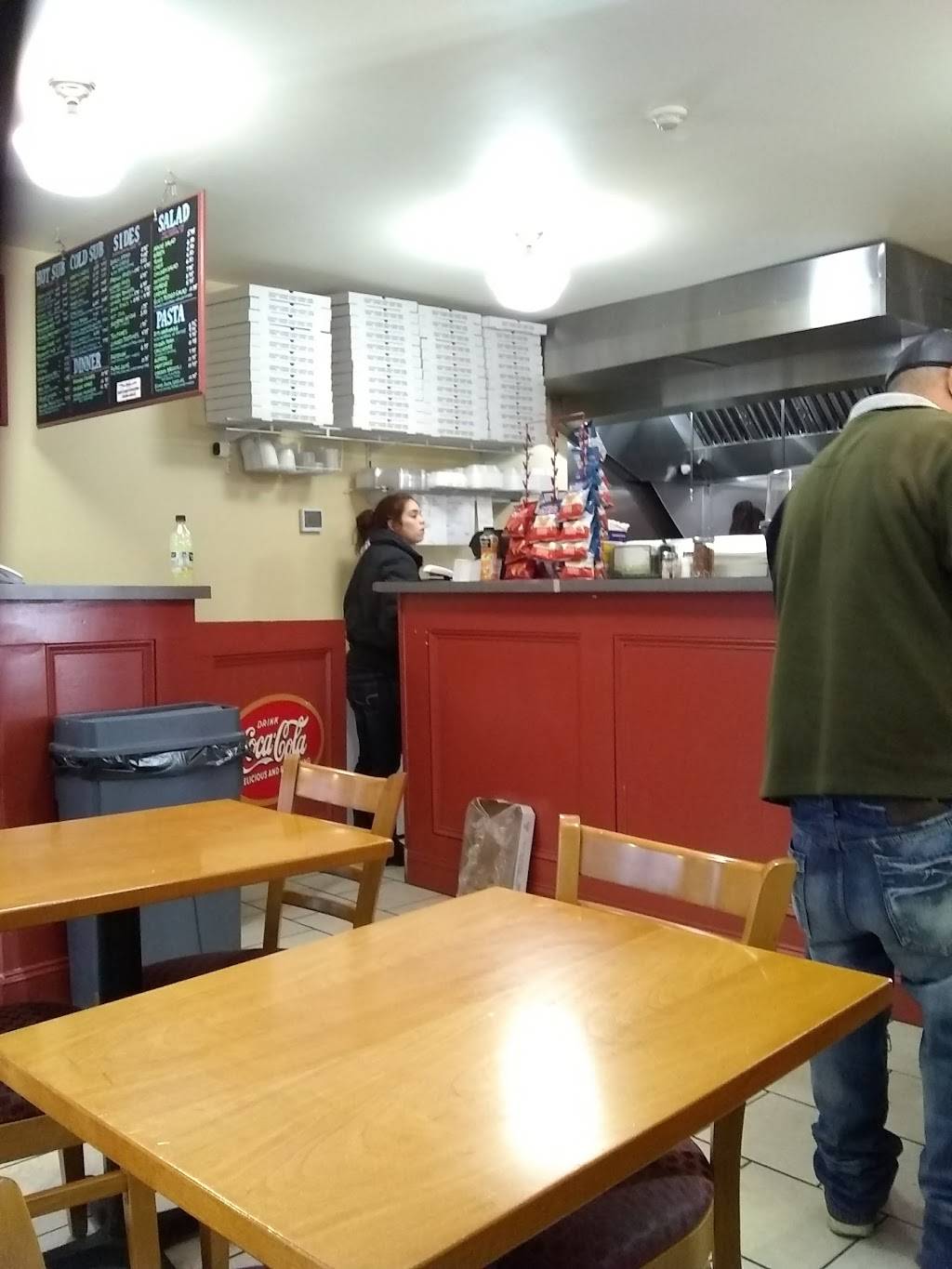 Elius Hole in the Wall | restaurant | 398 Fletcher St, Lowell, MA 01854, USA | 9784553897 OR +1 978-455-3897