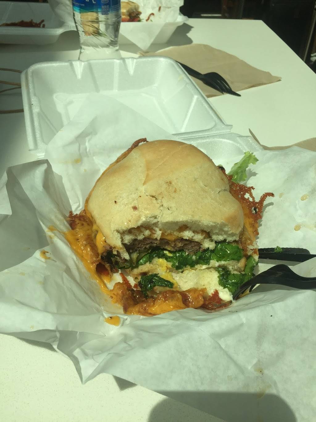 Squeeze Burger | restaurant | 6900 Airport Blvd W, Sacramento, CA 95837, USA | 9168773531 OR +1 916-877-3531