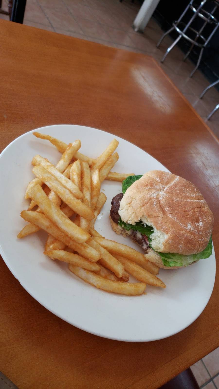 Peters Pizza | restaurant | 558 Chase Ave, Waterbury, CT 06704, USA | 2035276150 OR +1 203-527-6150