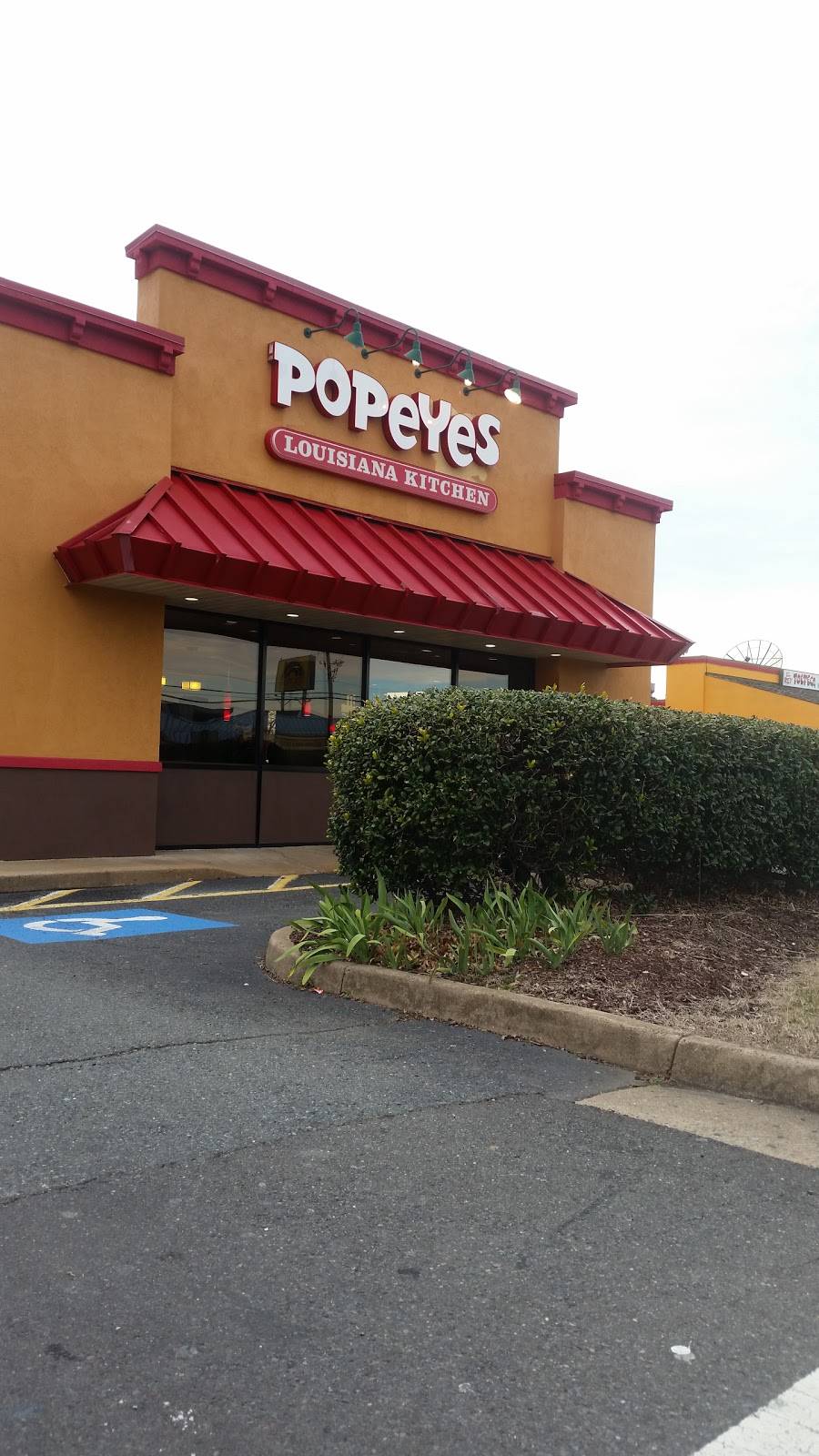 Popeyes Louisiana Kitchen | restaurant | 8416 Sudley Rd, Manassas, VA 20109, USA | 7033694642 OR +1 703-369-4642