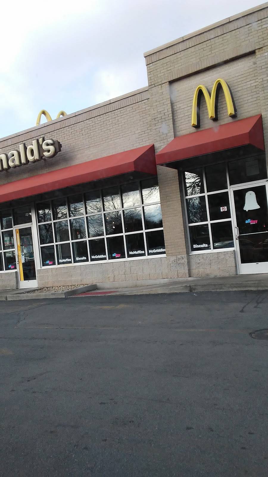 McDonalds | cafe | 2525 S Martin Luther King Dr, Chicago, IL 60616, USA | 3128428643 OR +1 312-842-8643