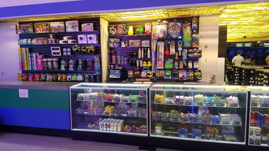 Bowlero Manteca | restaurant | 1251 E Yosemite Ave, Manteca, CA 95336, USA | 2098242889 OR +1 209-824-2889