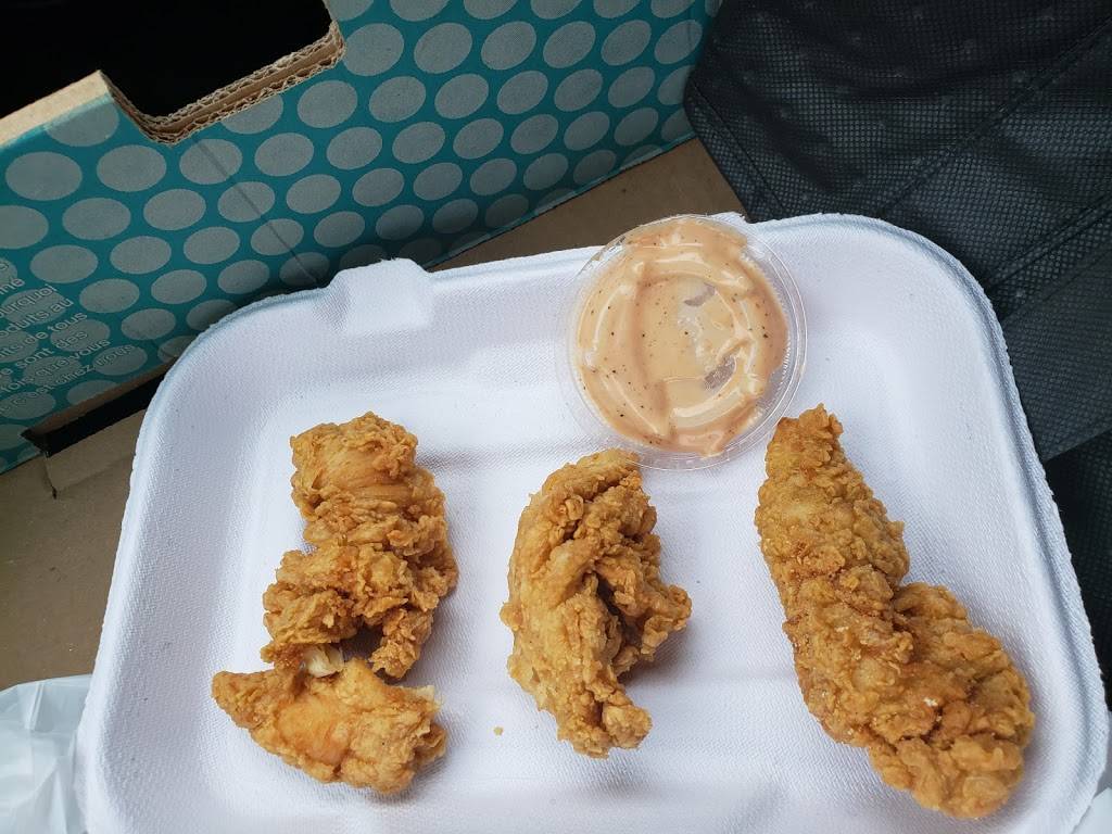 Raising Canes Chicken Fingers | meal takeaway | 730 Commons Dr, Woodbury, MN 55125, USA | 6517319298 OR +1 651-731-9298