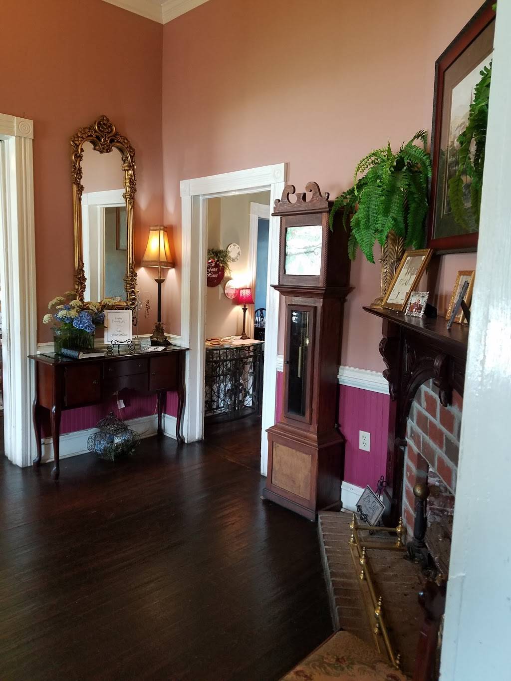 Foster House | restaurant | 305 W Main St, Cumming, GA 30040, USA | 7708879905 OR +1 770-887-9905