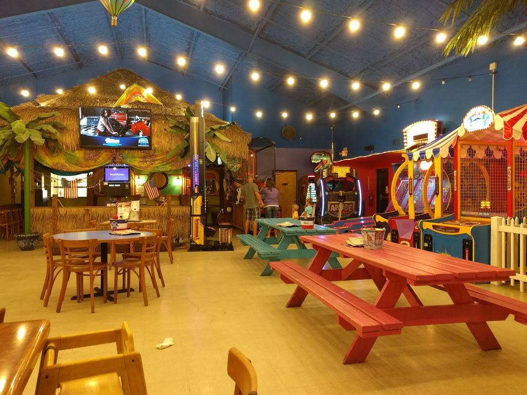 Burger Barge Boardwalk | restaurant | 2805, 123 Meadow Ave, East Peoria, IL 61611, USA | 3096986161 OR +1 309-698-6161